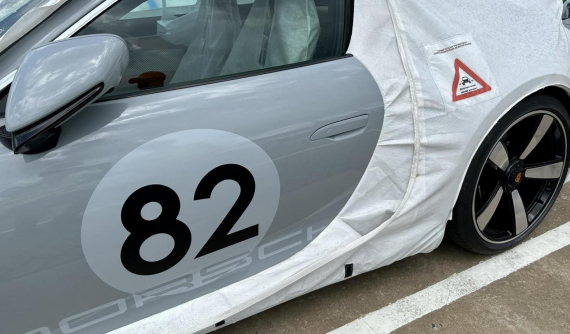 Porsche 911 Sport Classic 2023 của Cường "Đô-la" chính thức lộ diện, đẳng cấp của tay chơi siêu xe thâm niên, số 82 gắn liền năm sinh