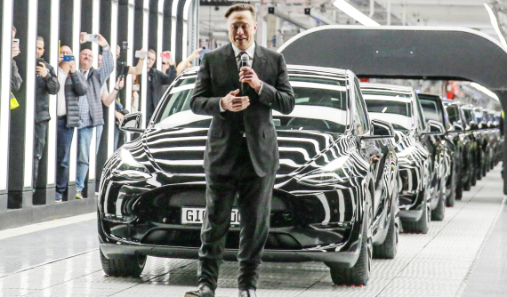 Vừa giành lại ngôi giàu nhất thế giới, tỷ phú Elon Musk đã đến thăm nhà máy của Tesla tại Trung Quốc