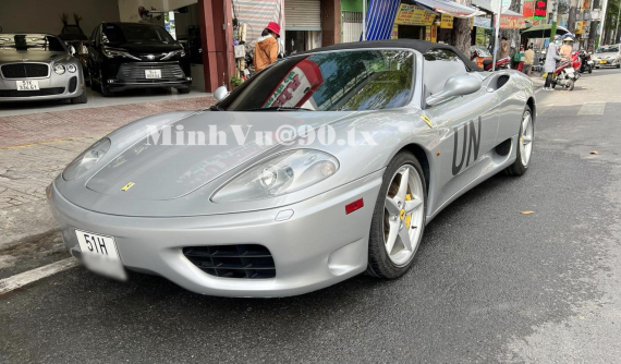 Chi tiết Ferrari 360 Spider hơn 23 tuổi của 1 trong những nhà sưu tập xe lớn nhất thế giới