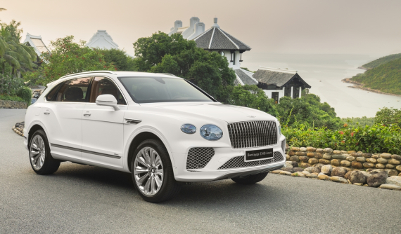 Đánh giá nhanh "khách sạn 5 sao di động" Bentley Bentayga EWB Azure 2023, giá trải nghiệm từ 21 tỷ đồng