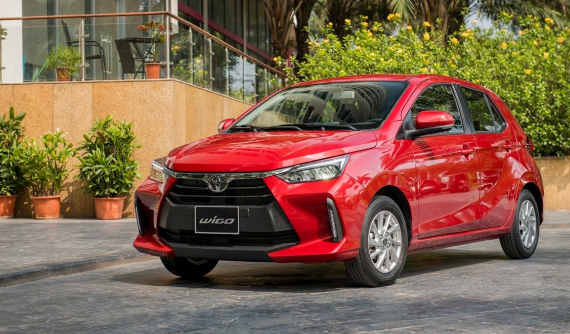 Chênh nhau 45 triệu đồng, Toyota Wigo 2023 bản E MT và G CVT có gì khác biệt?
