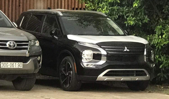 Mitsubishi Outlander 2023 bất ngờ xuất hiện tại Việt Nam, có chi tiết ngoại thất đáng chú ý