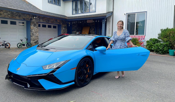 Ca sĩ Phạm Thanh Thảo tậu siêu xe Lamborghini Huracan Tecnica ở Mỹ, giá chỉ bằng Audi A8L 2023 tại Việt Nam