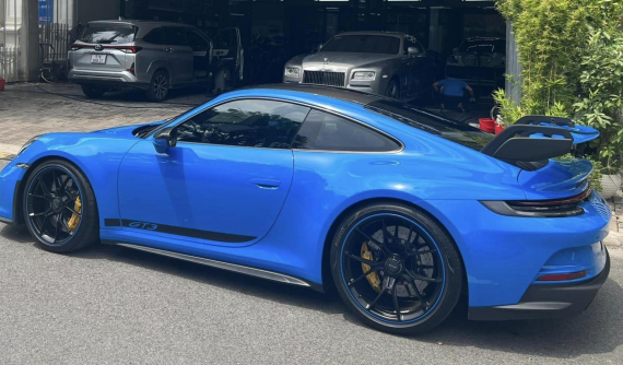 Porsche 911 GT3 từng của Cường "Đô-la" trở về bản xe đua đường phố, cánh gió "cổ thiên nga" xuất hiện, sẵn sàng phục vụ chủ mới