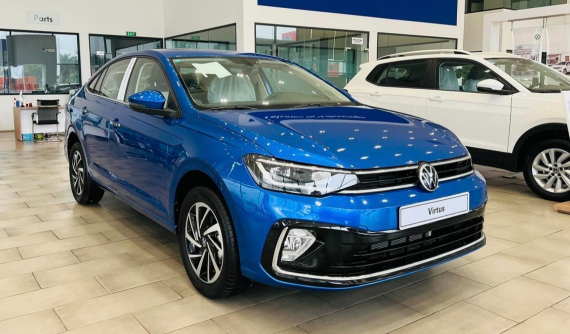 Sedan hạng B đắt nhất Việt Nam được đại lý khuyến mại đến 200 triệu đồng