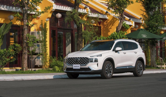 Nối tiếp KIA Sorento Hybrid, Hyundai Santa Fe Hybrid cũng chính thức ra mắt Việt Nam, giá 1,45 tỷ đồng