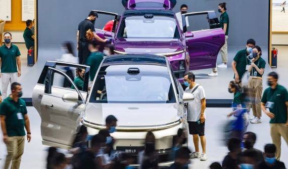 Trung Quốc gia hạn ưu đãi thuế cho xe năng lượng mới vì sức mua chậm