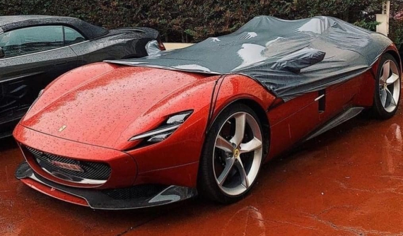 Sở hữu siêu xe có thể mua hàng trăm xe Toyota Vios hay Mazda 2 nhưng các đại gia vẫn lo sợ trời đổ mưa bất chợt