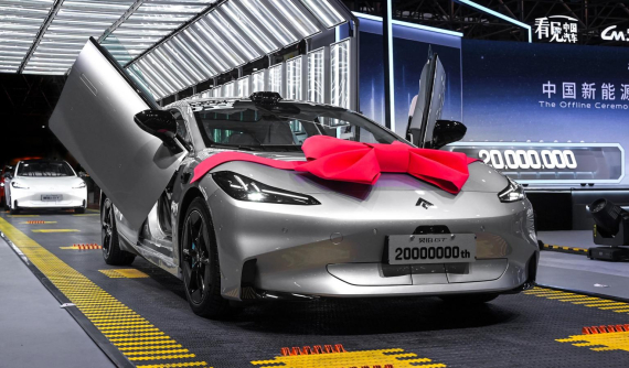 Aion Hyper GT chính thức ra mắt với giá từ 710 triệu đồng, nạp đầy pin có thể chạy 710 km, cửa trước cắt kéo như Lamborghini