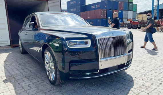 Giới nhập xe tư nhân liên tiếp khui công sau 1 năm bị dồn nén vì xe quà biếu, toàn xe Rolls-Royce đắt tiền về nước