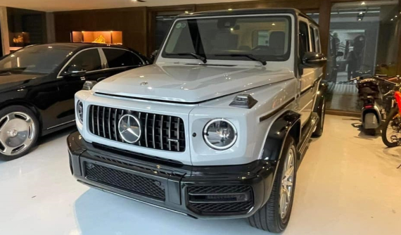 Đàm Thu Trang đổi màu sơn Mercedes-AMG G63 cho "tông xuyệt tông" với bộ đôi xe số sàn của Cường "Đô-la"