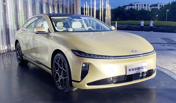 Đánh giá nhanh Changan Qiyuan A07: Sedan không tốn 1 giọt xăng nào, sạc 1 lần chạy được 705 km