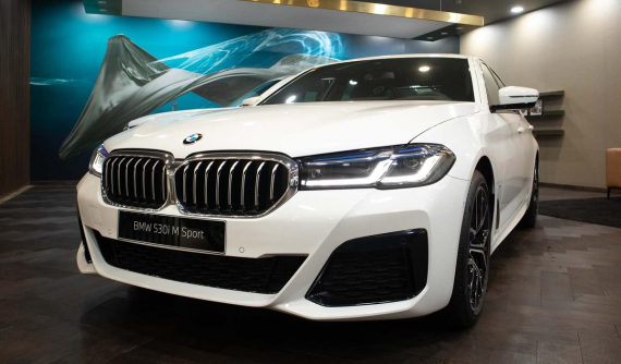BMW 5-Series được công bố giá ưu đãi chỉ còn từ 1,859 tỷ đồng, rẻ ngang 3-Series bản cao cấp
