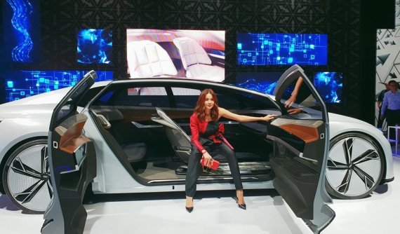 Bộ sưu tập xe gần 10 tỷ đồng của siêu mẫu Thanh Hằng: Đại sứ cho nhiều hãng nhưng lại thích Macan của Porsche