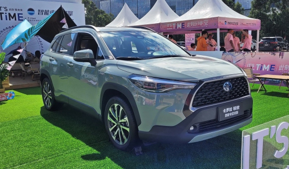 Toyota Corolla Cross 2024 ra mắt với động cơ hybrid tiết kiệm xăng hơn, chỉ 4,56 lít/100 km