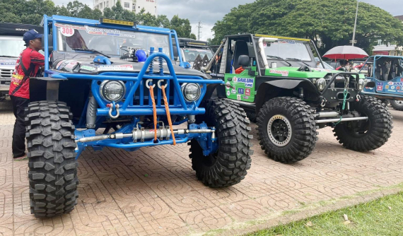 Dàn xe đua địa hình khủng của nhiều nước trên thế giới tụ tập tại Đắk Lắk chuẩn bị cho cuộc đua lần đầu diễn ra ở Tây Nguyên