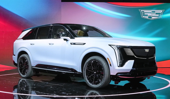 Ngắm hình ảnh "bằng xương, bằng thịt" của Cadillac Escalade IQ - SUV điện có đến 8 màn hình trong xe