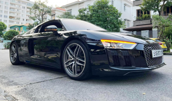 Tua lại hành trình về nước của siêu xe Audi R8 V10 Plus có màu đen giống xe từng của "Qua" Vũ và Cường "Đô-la", mức giá thách cưới gây bất ngờ