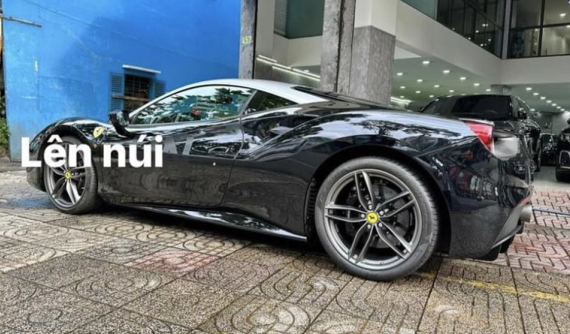 "Qua" Vũ tiếp tục sắm siêu xe nhà Ferrari, lần này vẫn là 488 GTB nhưng có điểm khác