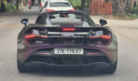 Xem siêu xe mui trần McLaren 720S Spider hơn 20 tỷ đồng của thiếu gia 18 tuổi chạy trên đường phố Diễn Châu
