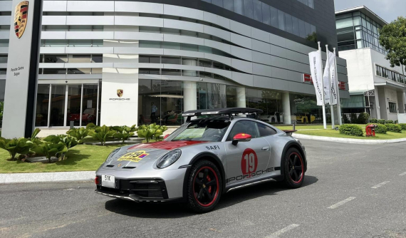 Mới nhận bàn giao xe 5 ngày, doanh nhân Hải Phòng đã mang Porsche 911 Dakar 2023 đi chinh phục sa mạc Gobi