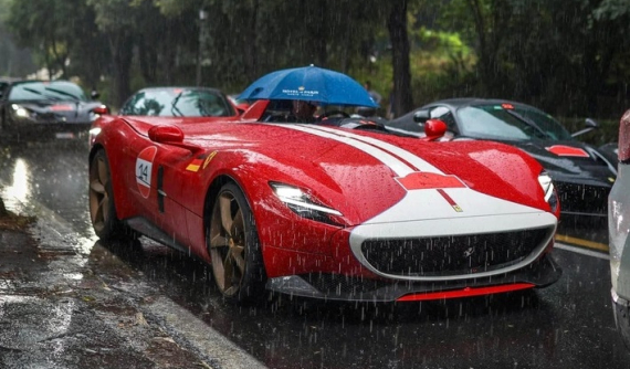 Tổng hợp những mẫu siêu xe triệu đô, nhưng trời bất chợt mưa thì cũng thua Toyota Vios về sự thoải mái