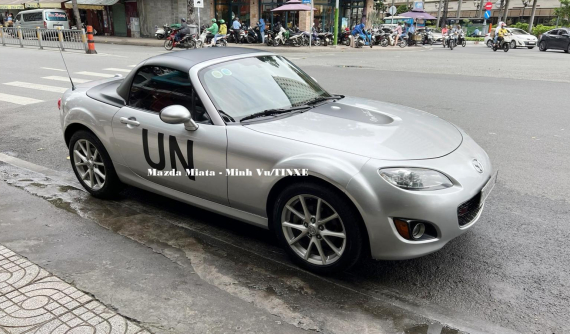 Mazda MX-5 Miata không phải siêu xe hay xe thể thao đắt đỏ nhưng vẫn được ông Đặng Lê Nguyên Vũ thích lái