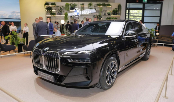 Cận cảnh BMW i7 Protection - sedan thuần điện bọc thép chống đạn đầu tiên trên thế giới