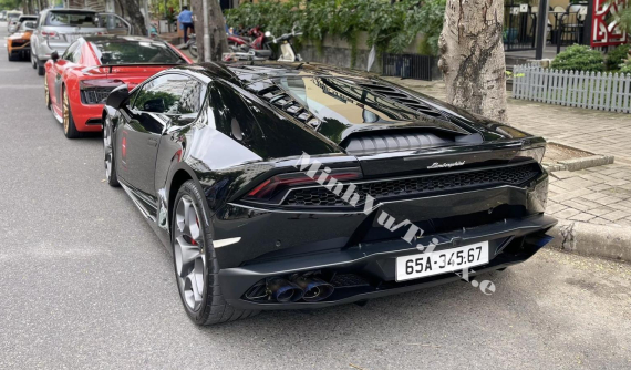 Ông chủ massage lớn nhất Cần Thơ định danh biển số VIP từng của xe Hyundai i20 cho siêu xe Lamborghini Huracan