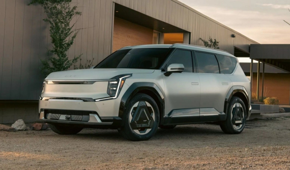 SUV điện 3 hàng ghế Kia EV9 2024 được chốt giá rẻ hơn đến 28.000 USD so với VinFast VF9