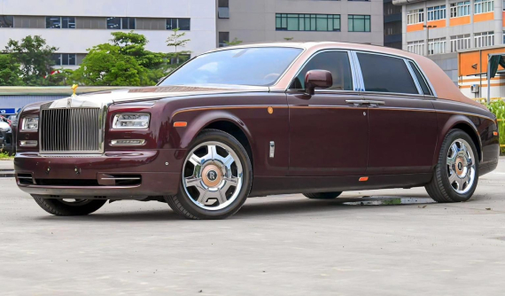 Sau 3 tháng mua lại Rolls-Royce Phantom Lửa thiêng từng của Quyết FLC từ ngân hàng, showroom xe sang ở Hà Nội đang tìm khách cho hàng độc