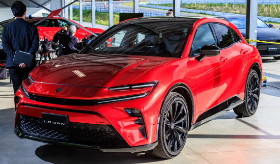 Toyota Crown Sport 2024 - SUV hạng trung với thiết kế như Ferrari Purosangue - chính thức có giá bán