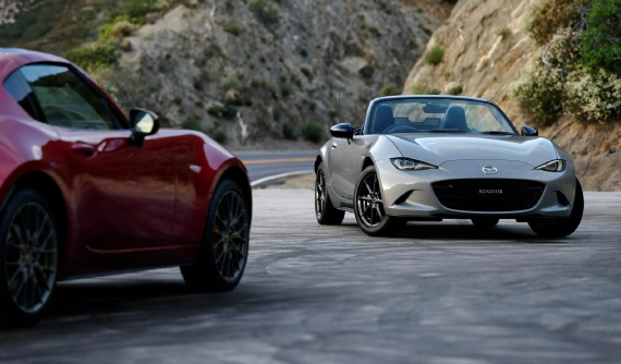 Xe mui trần bán chạy nhất thế giới Mazda MX-5 được bổ sung phiên bản mới, thêm màn hình lớn hơn