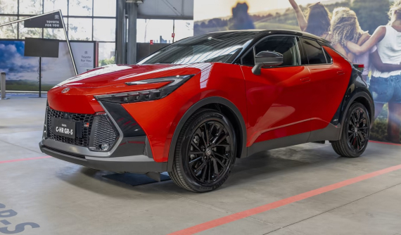 SUV cỡ B+ Toyota C-HR 2024 chính thức được công bố giá bán, đắt hơn dự kiến