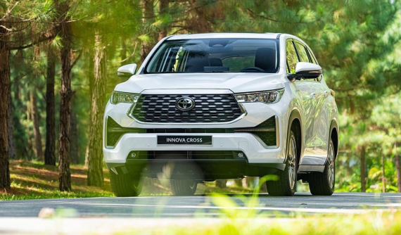 Trước ngày ra mắt Việt Nam, Toyota Innova Cross 2024 lộ hình ảnh chính thức, sẵn sàng cạnh tranh Hyundai Custin