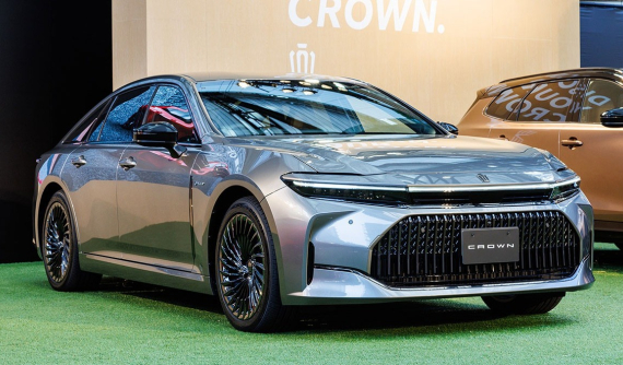 Mãn nhãn với thiết kế "bằng xương, bằng thịt" của xe bộ trưởng Toyota Crown Sedan 2024
