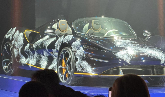 Xem khoảnh khắc siêu xe không mui McLaren Elva của Minh "Nhựa" lần đầu xuất hiện tại Việt Nam