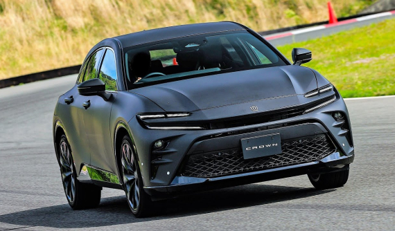 Toyota Crown Sport 2024 bán chậm hơn kỳ vọng, đại lý phải "xuống nước" để tìm khách