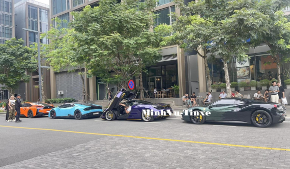 Gần 20 siêu xe của đại gia Việt tụ tập cuối tuần, nhiều xe mất tích bí ẩn tái xuất