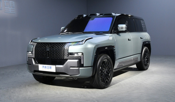 YangWang U8 "bán chạy như tôm tươi" dù giá đến 3,65 tỷ đồng, nổi trên mặt nước 30 phút, xoay 360 độ như xe tăng là "át chủ bài"