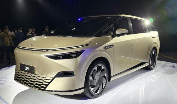 Xpeng X9 ra mắt, tích hợp đánh lái bánh sau, sạc 1 lần chạy được 702 km