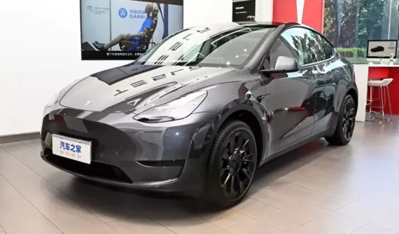 Ngược dòng xu hướng của nhiều hãng, Tesla bất ngờ tăng giá cho xe điện Model Y, chuyện gì đây?