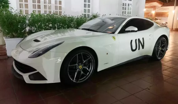 Ferrari F12 Berlinetta màu trắng duy nhất Việt Nam chính thức về đội xe của "Qua" Vũ, 8 năm mới chạy 1.000 km
