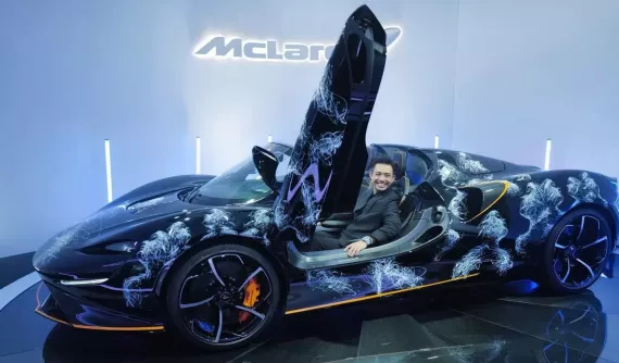 Minh "Nhựa" tung video đến đại bản doanh của McLaren ở Anh để xem mắt Elva trăm tỷ đồng, đúng là dân chơi xe nên rất khác