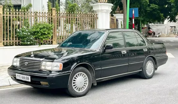 Xôn xao với hình ảnh "xe bộ trưởng" Toyota Crown gắn biển số 51K-888.88 trúng đấu giá hơn 15 tỷ đồng