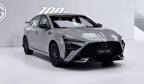 Sedan hạng C cỡ lớn hơn MG5 đang bán tại Việt Nam có bản X-Line, giá chỉ từ 402 triệu đồng,