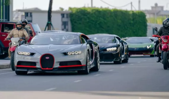 Hơn 30 siêu xe tụ họp tại Campuchia thu hút hàng nghìn người tham dự, có xe từng lăn bánh tại Việt Nam