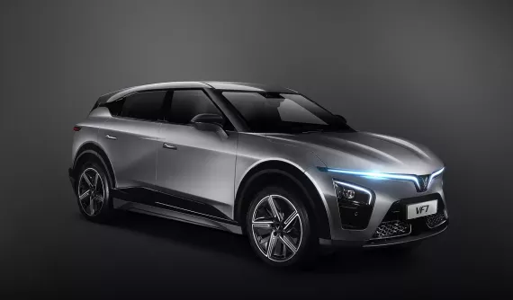 VinFast VF7 chính thức ra mắt Việt Nam, giá từ 850 triệu đồng chưa kèm pin, giao xe trước Tết