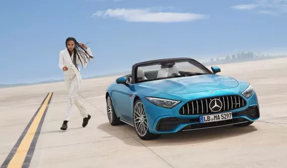 Xe hiệu suất cao Mercedes-AMG SL được mở bán ở Việt Nam với 2 phiên bản, giá từ 6,959 tỷ đồng