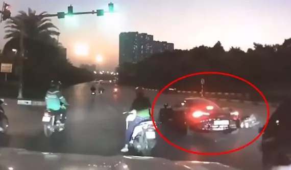 Vụ xe máy tông trúng siêu xe McLaren, tài xế vội vài giây có thể phải đền vài trăm triệu đến tỷ đồng